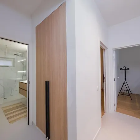 Lägenhet Fully Renovated Spacious *